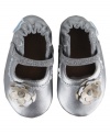 Keep her on her toes with these grand metallic Robeez shoes designed for comfort and muscle development.