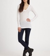 Lightweight cotton and a flattering V-neck make this casual piece an everyday essential.V neckline Long sleeves Pullover style Cotton Machine wash Made in USA