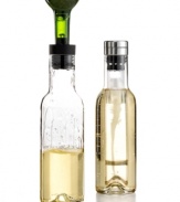 White wine at its best. Simply insert any bottle into Menu's bottle-shaped carafe – wine will trickle down its interior, aerating as it flows. Cap it all off with a frozen cooling stick, designed to bring wine to a crisp and refreshing 41 degrees.