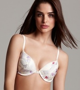 Maximize allure with this sleek contour bra from Calvin Klein.