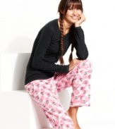 All your bases for a cozy winter are covered with these perfectly adorable pajamas by Jenni. A soft cotton top and and cute printed pants are all you need!