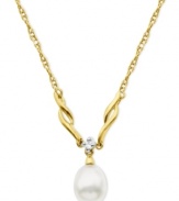 Make waves on the fashion front. Crafted from 10k gold, this necklace features a cultured freshwater pearl (7-9 mm) and a sparkling diamond accent for an elegant effect. Approximate length: 18 inches. Approximate drop: 1/2 inch.