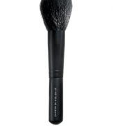 A luxurious brush made of 100% natural goat hair, for a polished and flawless makeup application.  Crafted by master artisans, Le Métier de Beauté Master Brush Collection includes the tools every woman needs for exemplary professional cosmetic application.