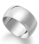 Simple sophistication. Giani Bernini's simple sterling silver band is a must have for every girl's jewelry collection. Size 7 or 8.