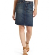 Warm up your spring look in this versatile denim skirt from Levi's.