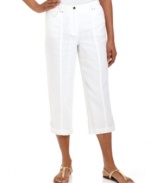 Start spring off right in these breezy linen pants from JM Collection. Comfortable and chic, they pair with anything from button-down blouses to scoopneck tees.