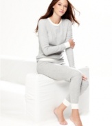 Cuddl Duds' Crew Neck Thermal top reinvents the classic extra-soft waffle knit fabric with modernized retro styling. A cozy cotton blend is brushed on both sides for maximum comfort and warmth.