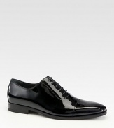 Evening lace-up shoe dressed up in smooth patent leather.Patent leatherLeather liningLeather soleMade in Italy