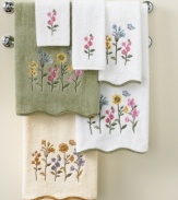 Escape into a garden of plush delights with Avanti's Premier Country Floral hand towel, featuring beautiful embroidery and a scalloped fabric trim on pure Egyptian cotton.