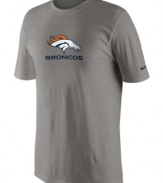 From the pre-game to after-party, show off your Denver Broncos pride in this NFL football t-shirt from Nike.