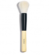 A great multi-purpose brush, ideal for dusting Shimmer Brick Compact on cheekbones for a natural-looking, shimmery glow. The Face Blender Brush can also be used with Sheer Finish Powder, Blush, or Bronzing Powder. 