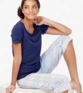 Beach bum. Kick back and relax in the summery color and soft, cotton comfort of these pajamas by Nautica.