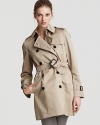 Always ultra sleek and sophisticated, this iconic Burberry trench finishes any outfit with unabashed elegance.