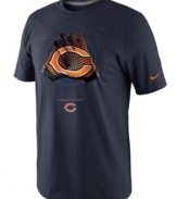 Have a hand in pumping up support for your favorite football team with this Chicago Bears NFL t-shirt from Nike.