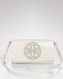 Polish off your look with this glossy, perforated leather clutch from Tory Burch. In a day-to-night-right size, it features a look-defining emblem and removable shoulder strap.