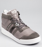 With its padded collar and chunky rubber sole, this cool sneaker recalls the best of the 80s, with a clean modern look.