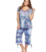 Drift into a state of fashionable relaxation with this One World pajama set featuring a fun print and adorable details.