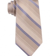 Simple and subtle. With skinny construction, this DKNY tie makes a quiet, yet modern, statement.