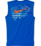 Keep your head above water. You'll have no problem staying in motion in this comfortable tank from Nike.