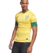 Get in the game. Feel like your part of the team with this authentic Brasil home jersey from Nike.