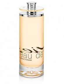 A woody citrus eau. Lively and luminous eau drawing its sparkle from a fruity citrus cocktail: Sparkling, smiling and soft orange. A floral smoothness with the violet flower. A tender and soft background with woody cedar notes accentuated by patchouli and amber notes. 