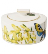 An exotic beauty, the Amazonia sugar bowl brings a room to life with flora and fauna from the rainforest. Luscious color and sumptuous gold accents adorn the premium bone china of Villeroy & Boch.