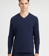 Knitted from soft cotton with a hint of stretch, a sharp v-neck pullover exudes sporty sophistication in a streamlined, classic-fit silhouette.V-neck95% cotton/5% elastaneMachine washImported