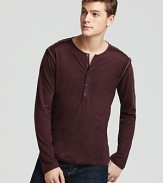 With exposed seams and a rustic overdye effect, this John Varvatos henley offers all-American style for the modern laid-back man.