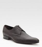 Timeless lace-ups fit for the office and beyond in vegetable-tanned leather. Leather lining Leather sole Made in Italy 