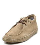 An earthy in look in soft suede, this lace up chukka boot has a moc toe, contrast stitching and a gum-rubber sole.