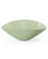 From celebrated chef and writer, Sophie Conran, comes incredibly durable dinnerware for every step of the meal, from oven to table. A ribbed texture gives this Portmeirion collection of salad bowls the charming look of traditional hand thrown pottery.