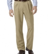 Crafted in smooth and lightweight fabric, these double-pleated dress pants from Haggar provide a dependable and stylish option for your Monday through Friday wardrobe.