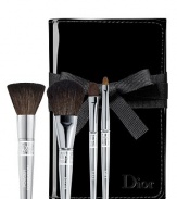 This deluxe travel brush set includes deluxe sizes of Dior's Backstage Powder, Cheek, Eyeshadow and Lip brushes in a foldable patent brush roll. 