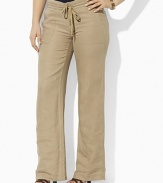 Rendered in breezy linen, Giselle pants are finished with a chic, wide leg and drawstring waist.