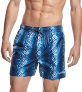 Reflect on it. You'll have no problem taking it all in as you relax in these patterned swim trunks from Calvin Klein.