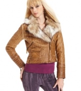 With a chic faux-fur collar, this quilted faux-leather GUESS motorcycle jacket is a fall must-have for a stylish season!