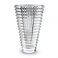 This best selling vase, designed by Nicolas Triboulot, cuts an imposing figure with dazzling geometric cut crystal.