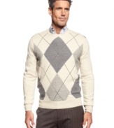 Set the bar high with a sophisticated argyle pattern on this handsome Geoffrey Beene argyle sweater.