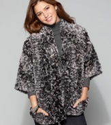 Go for the look of luxe with this medium weight faux fur Jolt coat, it adds trendy texture to any outfit!