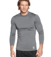 The competition's got nothing on you when you're sporting this Nike fitted performance shirt designed for optimum range of motion.