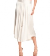 With an on-trend shirttail hem, this Vince Camuto midi skirt is a summer must-have!