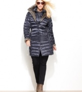 Cozy up to Laundry's stylish plus size puffer coat. The hood and lapel are fully lined with luxurious faux fur!