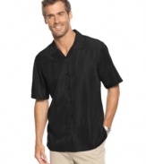 Kick your casual style up a notch with this shirt from Via Europa.