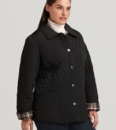 Fend off the chill in this timeless Portrait barn jacket, designed in diamond quilted microfiber for added warmth.