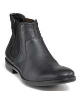 The flexible rubber sole and easy-on side gore panels make this Chelsea boot an easy choice for round-the-town style and comfort.