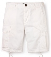 Conjuring up images of white sands and boardwalk strolls, the Hamptons cargo short says everything about your sunny attitude.