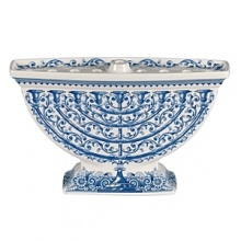 Spode's craftsmen have been designing and manufacturing some of the finest ceramics for over 200 years. Blue Room Judaica is a special collection based on Spode's classic Blue Room theme which celebrates heritage and ancient traditions.