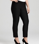 The smart ankle-length silhouette of these Eileen Fisher pants lends endless versatility to your new-season wardrobe.