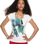 Set your sights on island-inspired style in this graphic tee from Calvin Klein Jeans, complete with a beachy photo graphic at the front.