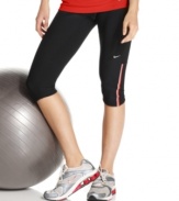 Sporty style and high-performance technology come together in these capri active pants from Nike.